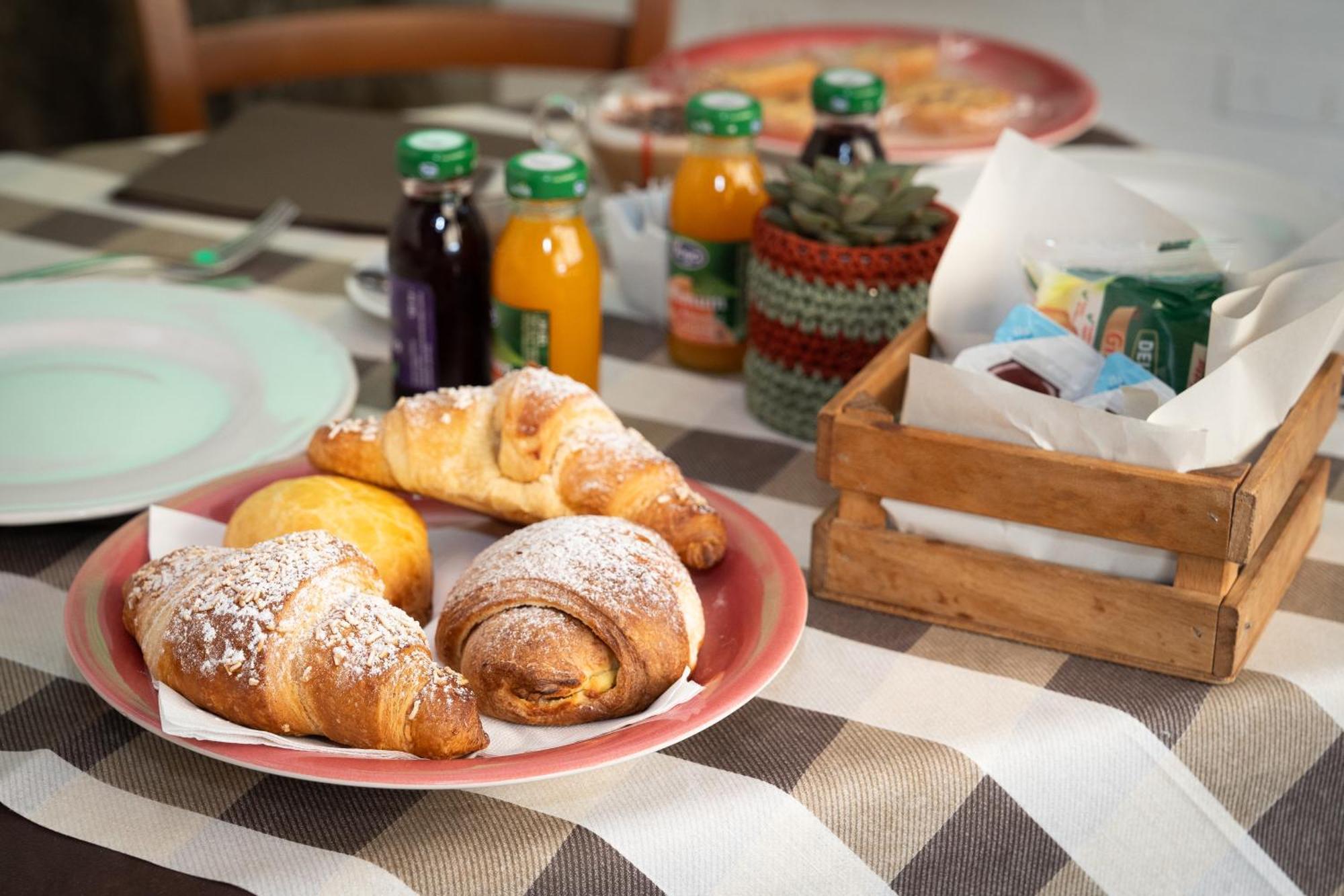 Bed and Breakfast Fara'S House Napoli Esterno foto